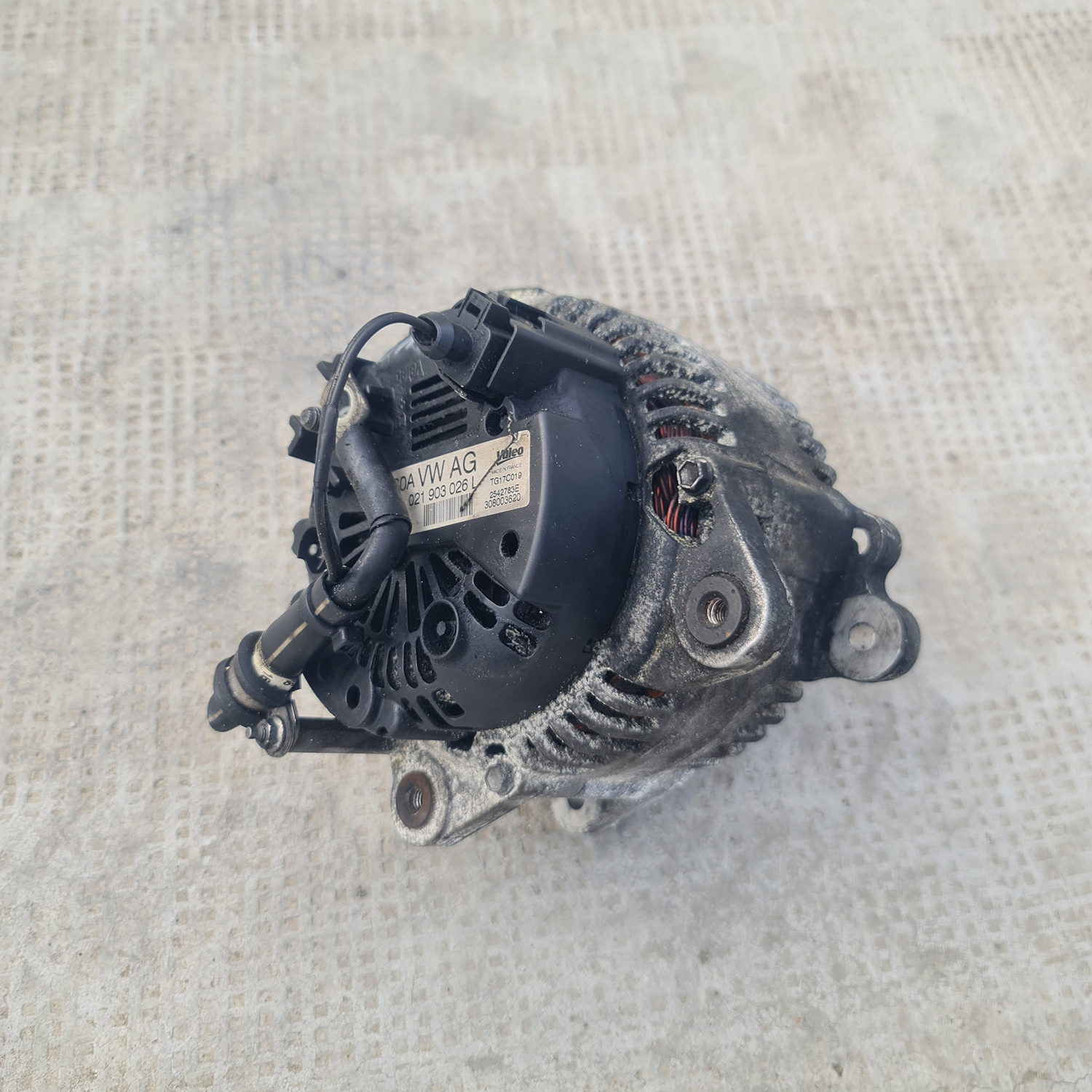 alternator, VW 2003-2010, cod 021903026L, piese auto second hand, stare ideală, fără defecte, cel mai bun preț, Garaj3.com, piese auto electric, dezmembrări auto, componente auto electrice.