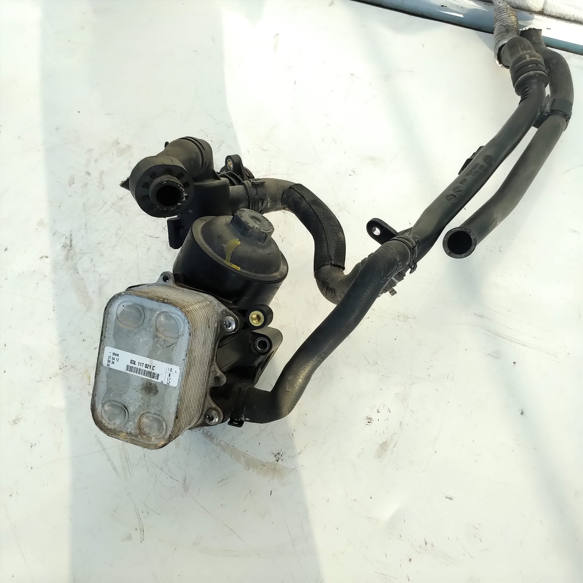 racitor-ulei-motor-vw-audi-skoda-seat-03l117021c-tdi-original.jpg Răcitor ulei motor VW/Audi/Skoda/Seat 03L117021C – piese originale VAG - imagine 1