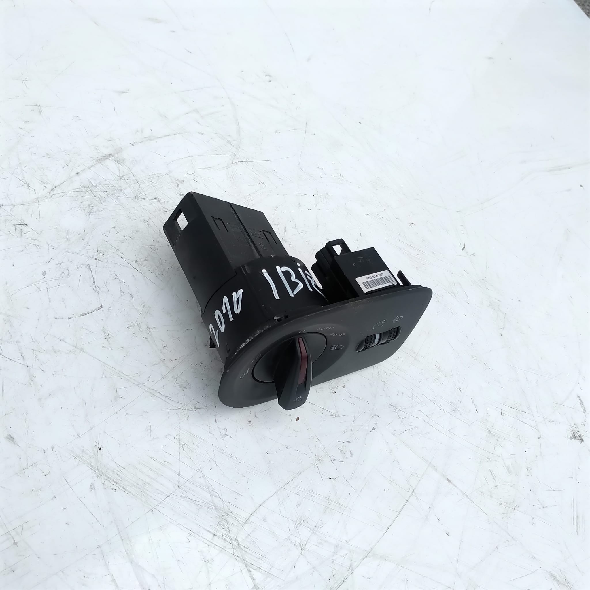 bloc-lumini-seat-ibiza-6j-6j1941531af.jpg Bloc lumini Seat Ibiza 6J (2008–2015) cu funcție AUTO și proiectoare – 6J1941531AF - imagine 1