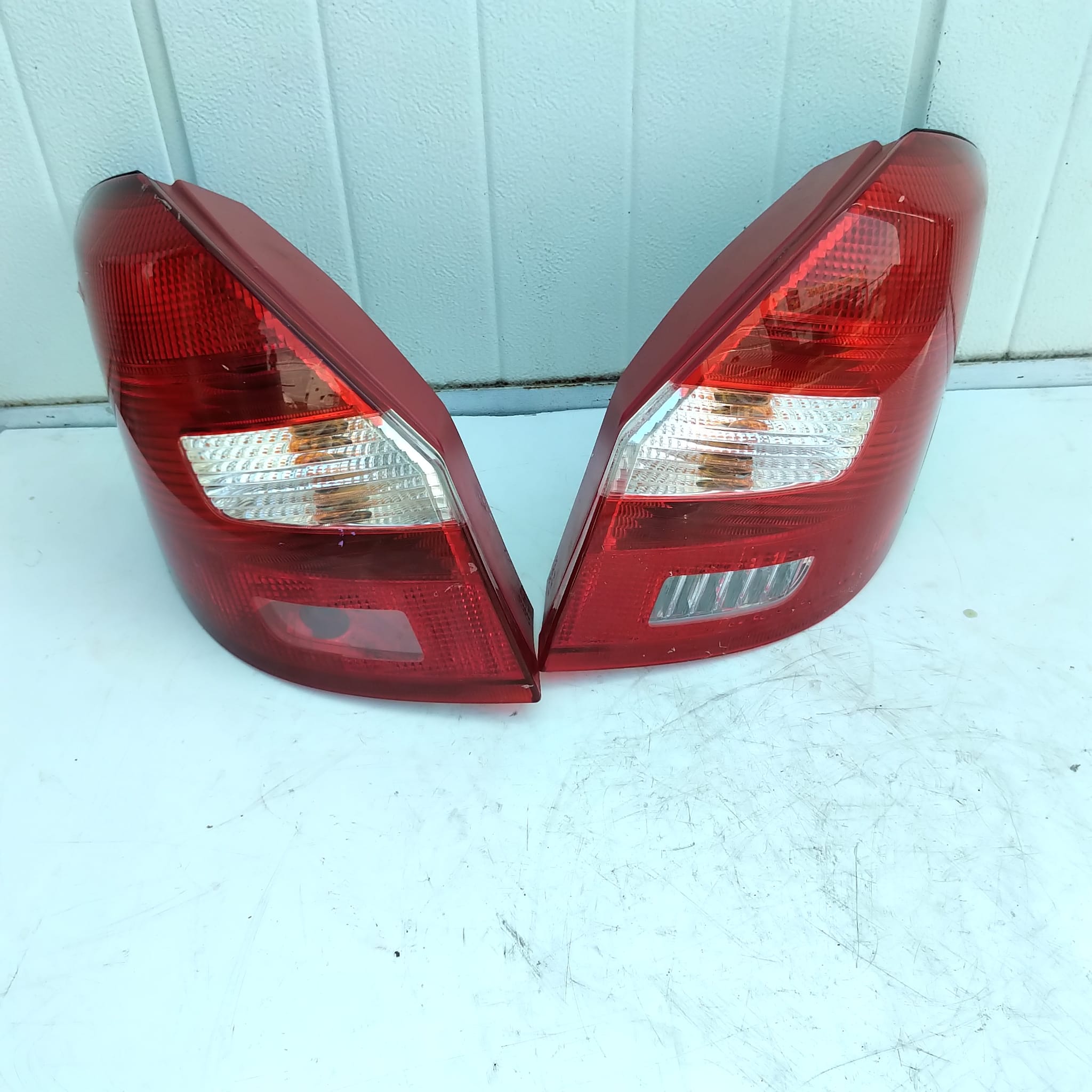 set-stopuri-skoda-fabia-2-combi-5j6945095-5j6945096.jpg Set stopuri Škoda Fabia 2 Combi (2007–2014) stânga + dreapta, 5J6945095A / 5J6945096 - imagine 1